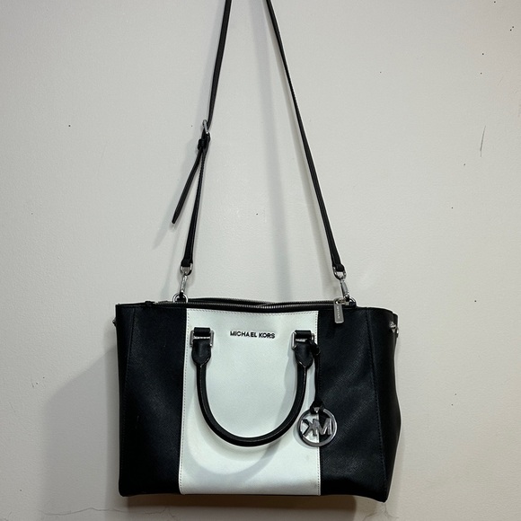 Michael Kors Handbags - Michael Kors Two-Tone Black and White Tote